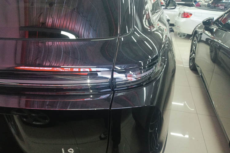 理想汽车 理想L9 2024款 Ultra车身外观9