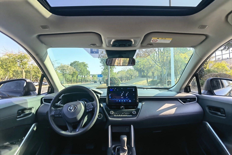 丰田 卡罗拉锐放 2023款 2.0L 精英版中控内饰7004