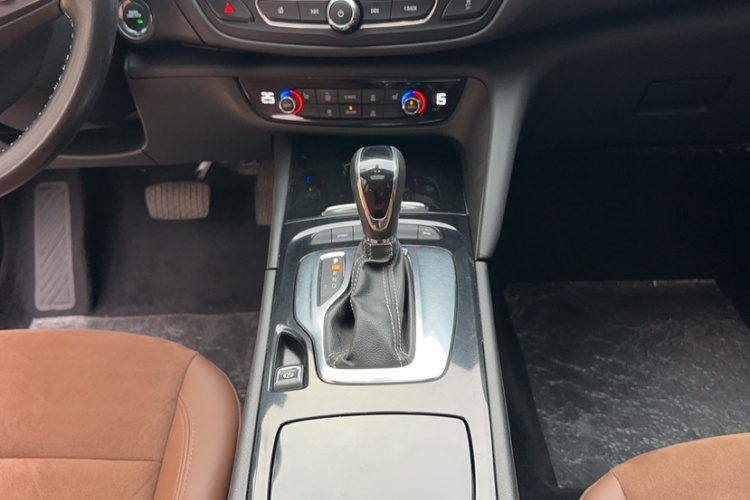 别克 君威 2017款 20T 精英型局部细节18