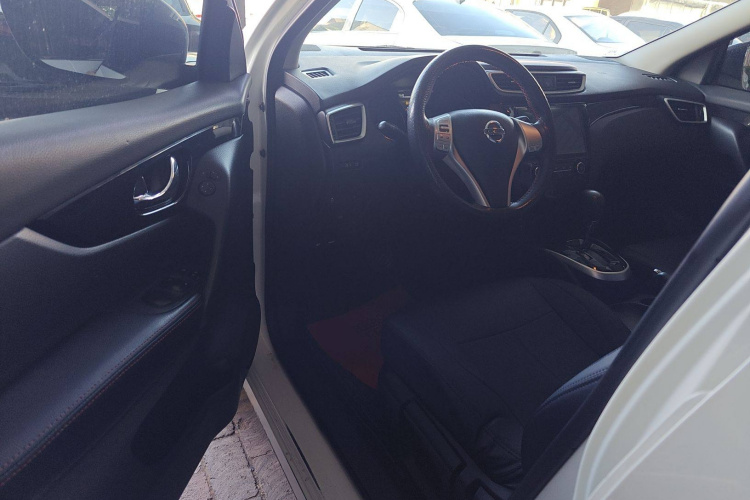 日产 逍客 2017款 2.0L CVT精英版 国V中控内饰20