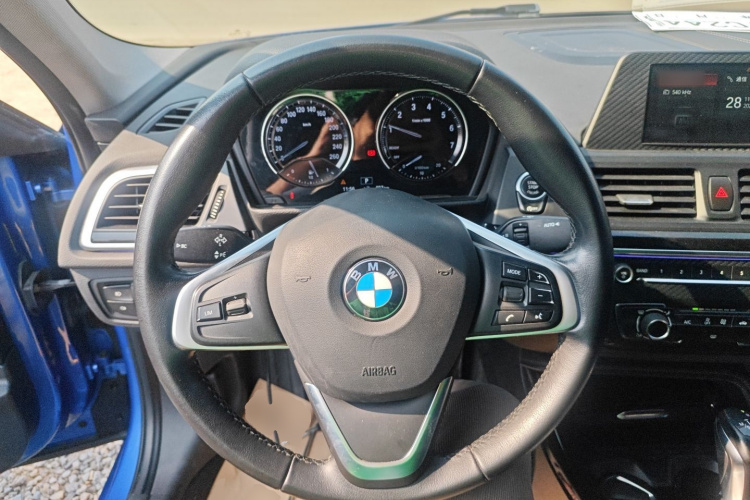 宝马1系 2018款 118i 运动型中控内饰13