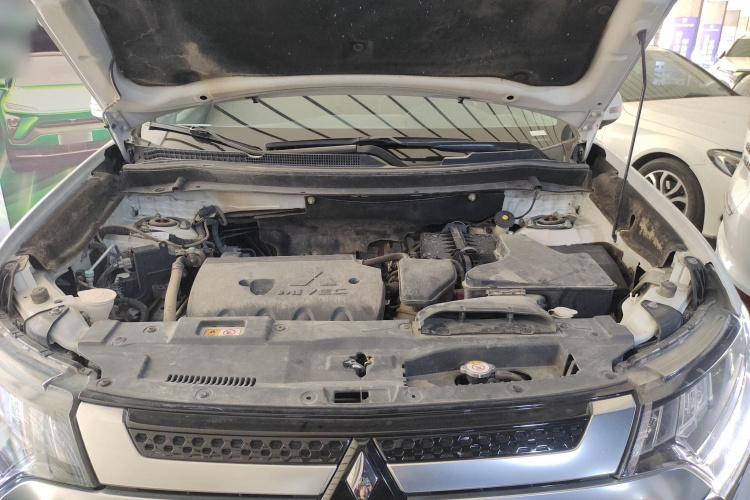 三菱 欧蓝德 2021款 2.4L 四驱致享版 7座局部细节24