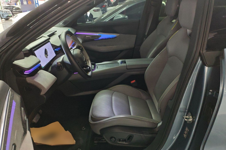 领克08 EM-P 2025款 220km 四驱性能Halo中控内饰19