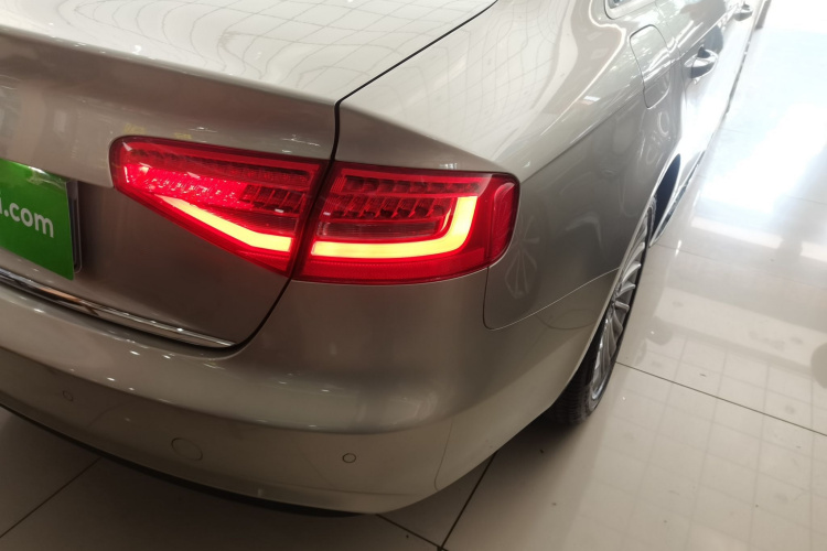 奥迪A4L 2016款 35 TFSI 典藏版 自动标准型车身外观9