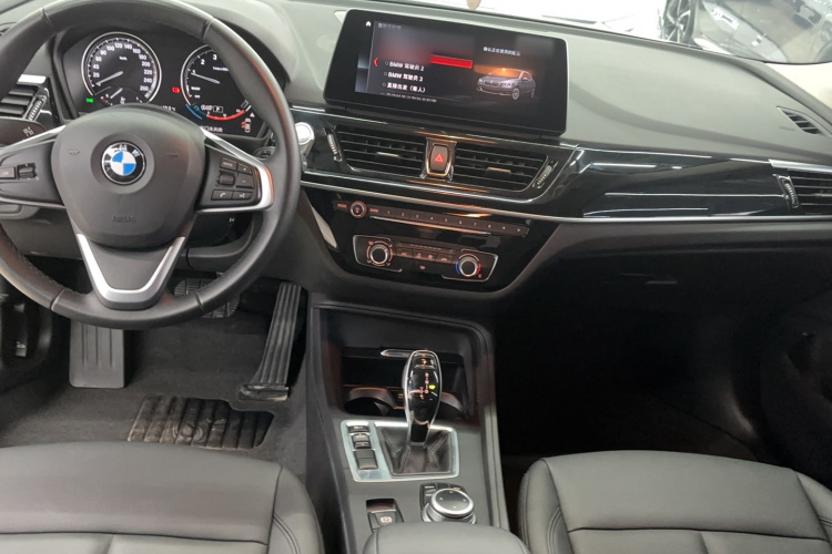 宝马1系 2023款 120i M运动版中控内饰7006