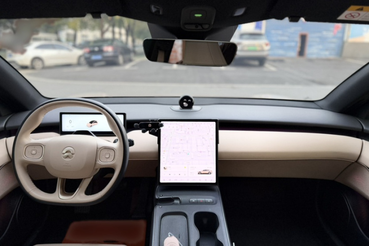 蔚来ET5 2022款 75kWh中控内饰7007