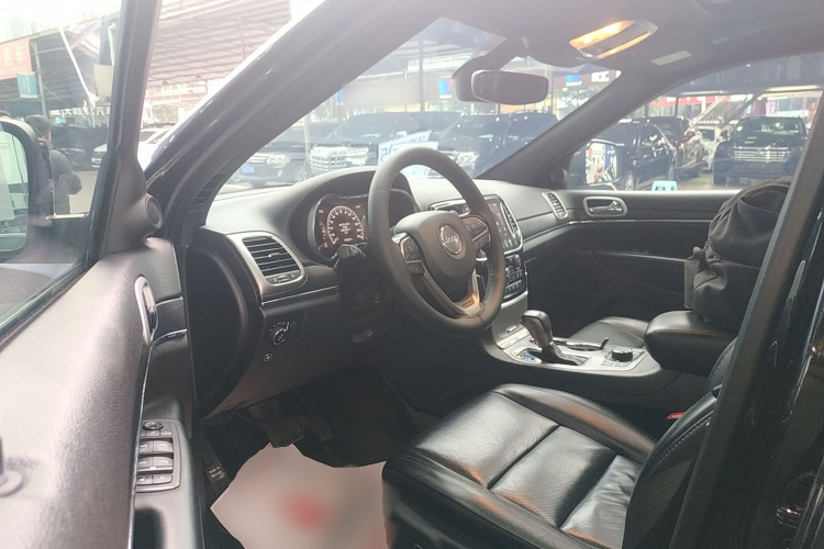 Jeep 大切诺基(进口) 2020款 3.0L 精英导航版中控内饰7003