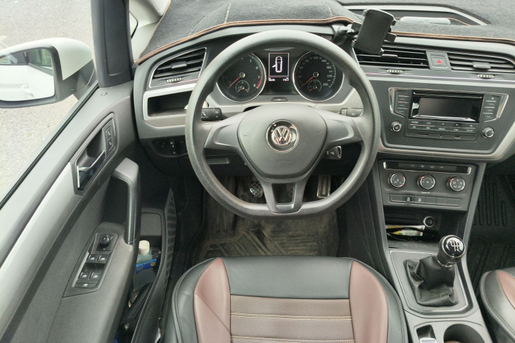 大众 2016款 途安L 280TSI 手动风尚版中控内饰13