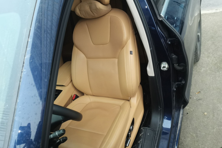 鸿蒙智行 问界M5 2022款 增程后驱标准版局部细节19