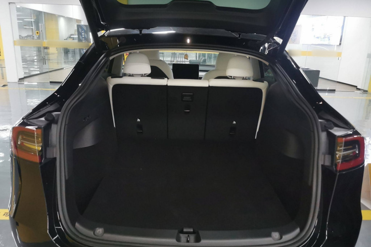 特斯拉 Model Y 2023款 高性能全轮驱动版中控内饰23