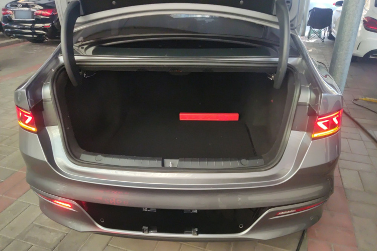 比亚迪 秦PLUS 2023款 冠军版 EV 420KM超越型机舱底盘23