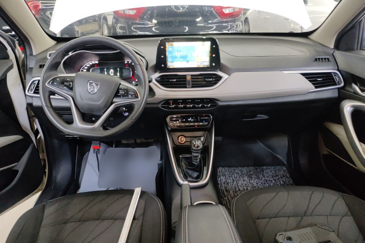 宝骏510 2019款 1.5L 手动乐享型77kW 国VI中控内饰12