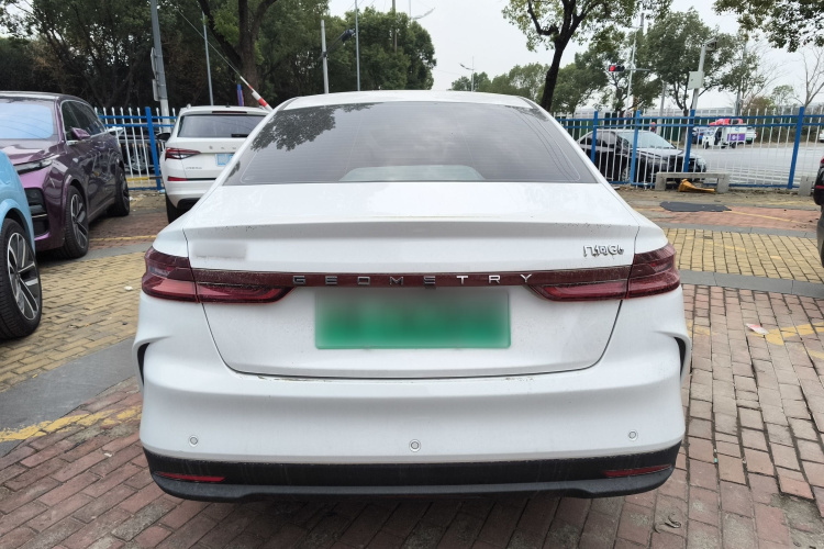 吉利几何G6 2022款 480 新享型车身外观6