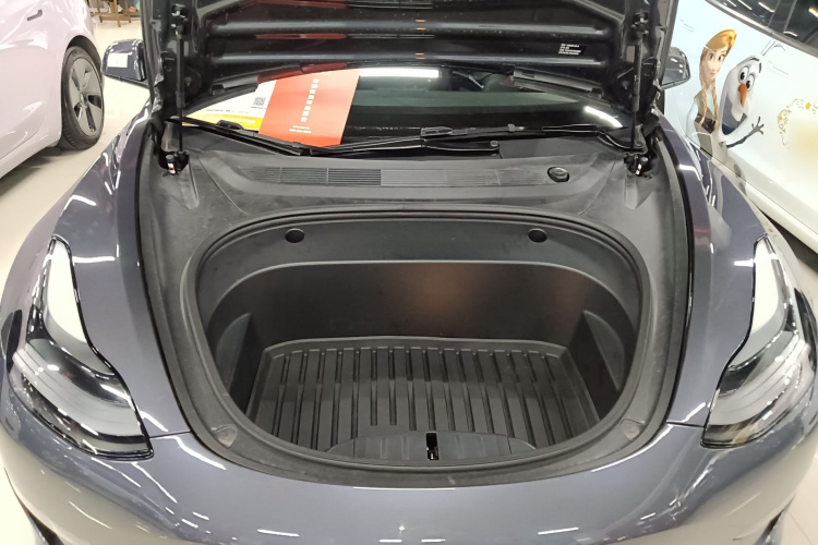 特斯拉 Model 3 2022款 Performance高性能全轮驱动版局部细节24