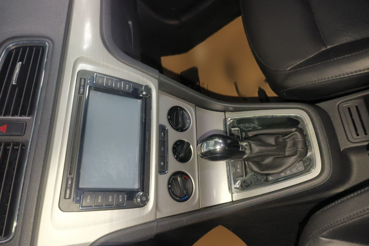 大众 朗逸 2013款 改款 1.4TSI DSG舒适版局部细节9001