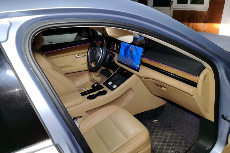 鸿蒙智行 问界M5 2022款 纯电四驱性能版局部细节9005