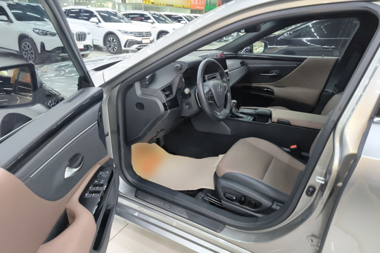 雷克萨斯ES 2021款 200 卓越版中控内饰20