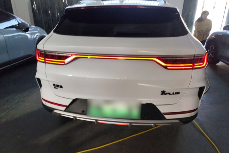 比亚迪 宋PLUS新能源 2021款 EV 旗舰型车身外观6