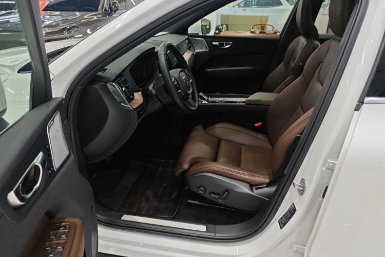 沃尔沃XC60新能源 2025款 插电式混动 长续航四驱智雅豪华版局部细节19