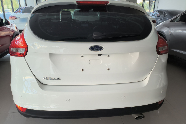 福特 福克斯 2017款 两厢 1.6L 自动风尚型智行版车身外观6