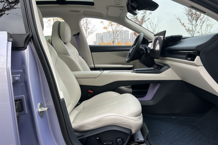 领克07 2024款 EM-P 126长续航智驾Ultra中控内饰7006