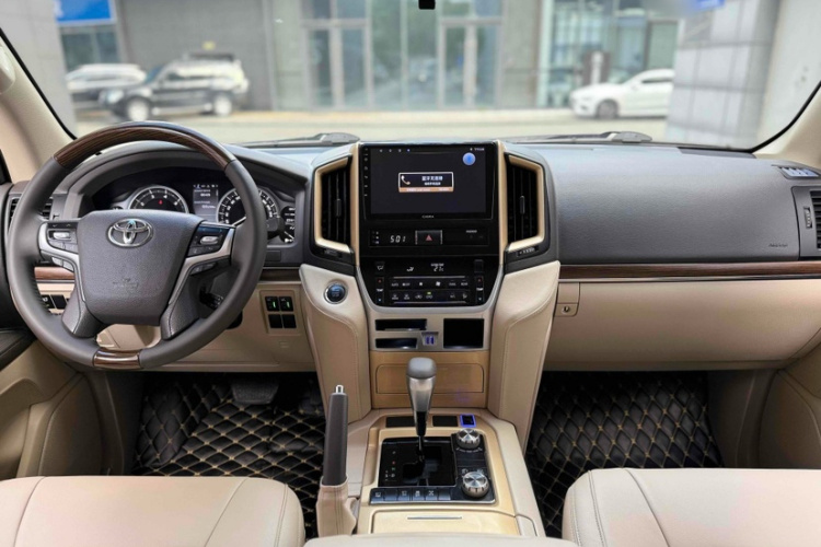 丰田 兰德酷路泽（平行进口）中控内饰7001