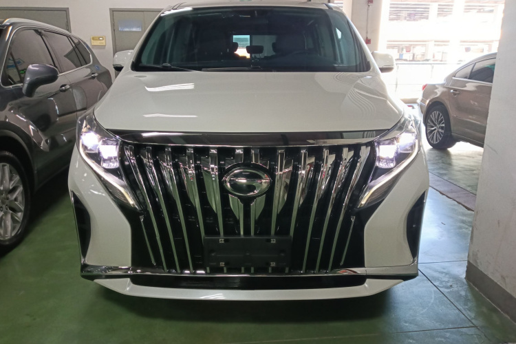 广汽传祺 传祺M8 2023款 领秀系列 390T 豪华版车身外观2