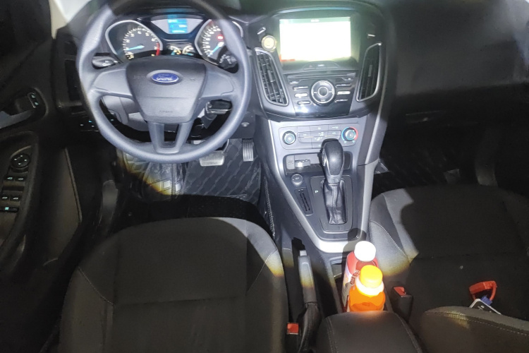 福特 福克斯 2017款 两厢 1.6L 自动舒适型智行版中控内饰12