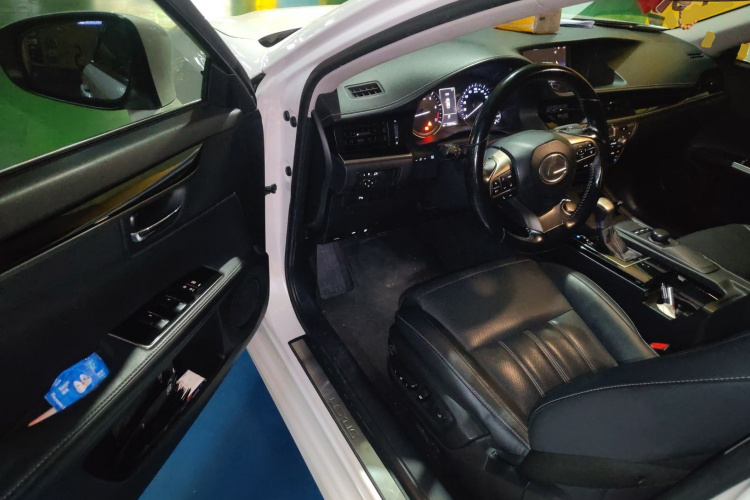 雷克萨斯ES 2016款 200 Midnight特别限量版中控内饰20