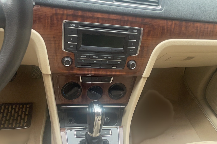 大众 朗逸 2013款 改款经典 1.6L 自动舒适版局部细节16