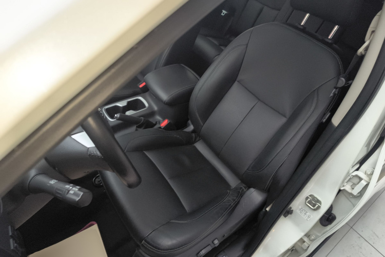 日产 途达 2020款 2.5L XV 4WD 自动四驱旗舰版局部细节19