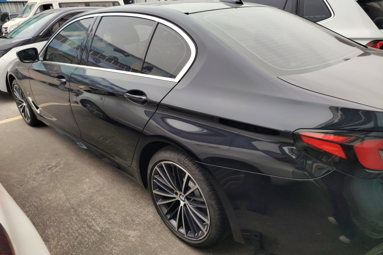 宝马5系 2023款 530Li 领先型 M运动套装车身外观4