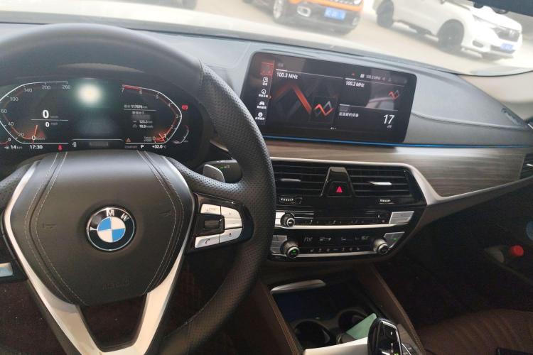 宝马5系 2019款 改款 530Li 领先型 豪华套装中控内饰12
