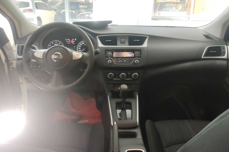 日产 轩逸 2024款 经典 1.6XE CVT舒适版中控内饰7002