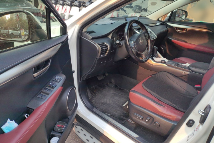 雷克萨斯NX 2015款 300h 前驱 锋尚版中控内饰20