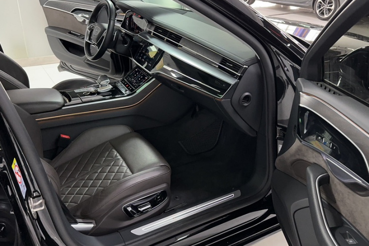 奥迪A8 2021款 A8L 50 TFSI quattro 舒适型中控内饰7001