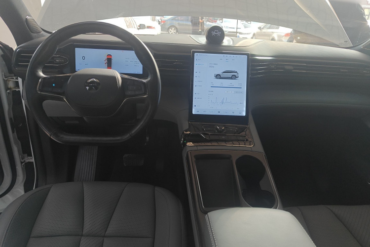 蔚来ES8 2022款 100kWh 领航版 六座中控内饰7002
