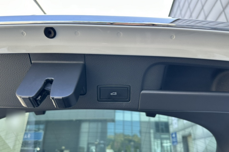 一汽-大众CC 2023款 380TSI 夺目版中控内饰7003