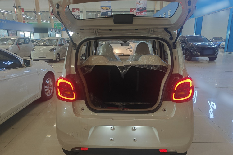 五菱汽车 宏光MINIEV 2025款 四门版 进阶款机舱底盘23