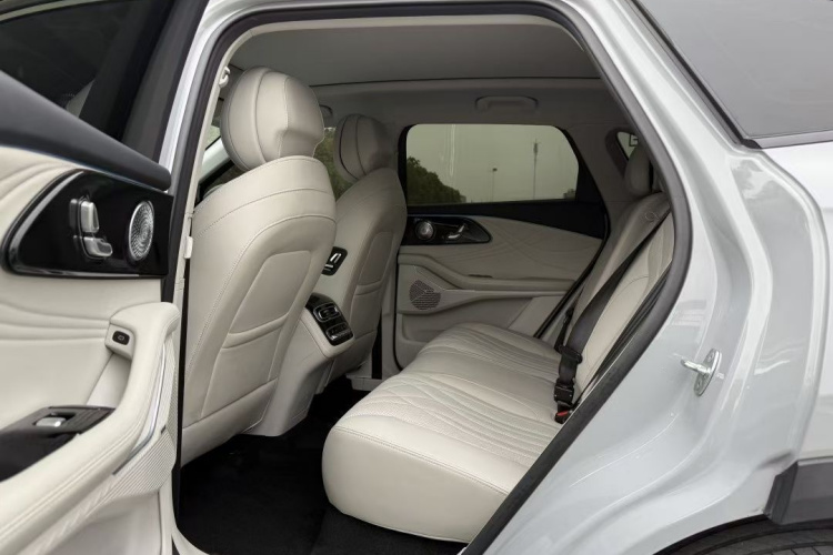 星途瑶光 2023款 400T 四驱奢享版中控内饰7004