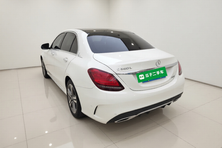 奔驰C级 2019款 改款 C 260 L 运动版车身外观5