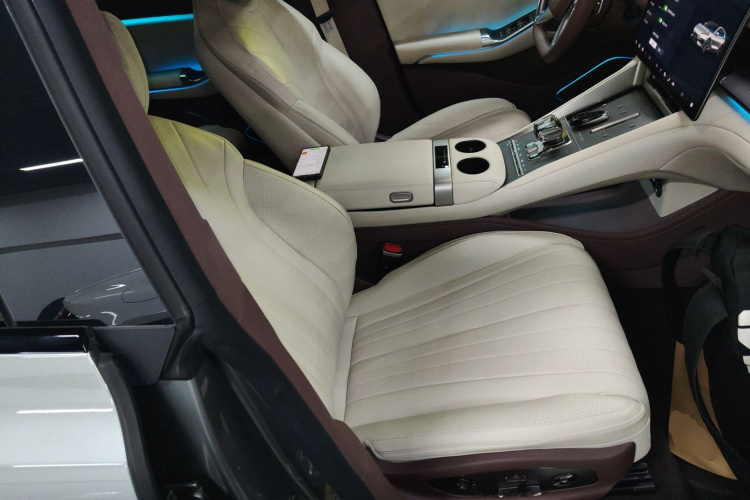 腾势Z9GT 2024款 1100四驱Ultra版局部细节41