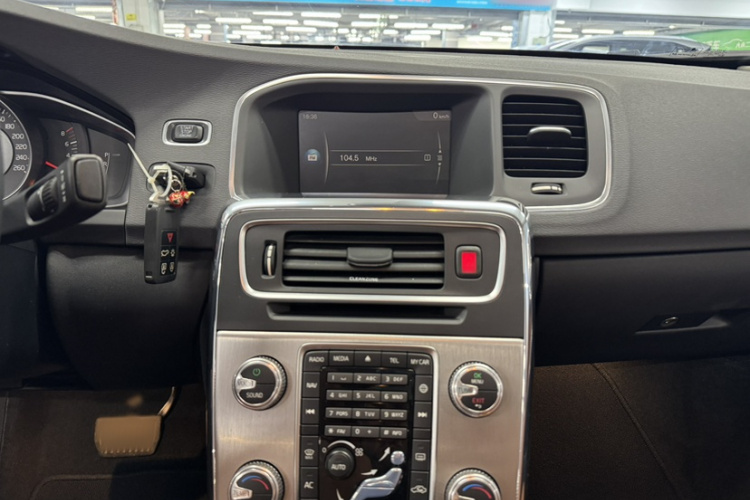 沃尔沃S60 2019款 S60L 改款 T5 智进进阶版中控内饰7013