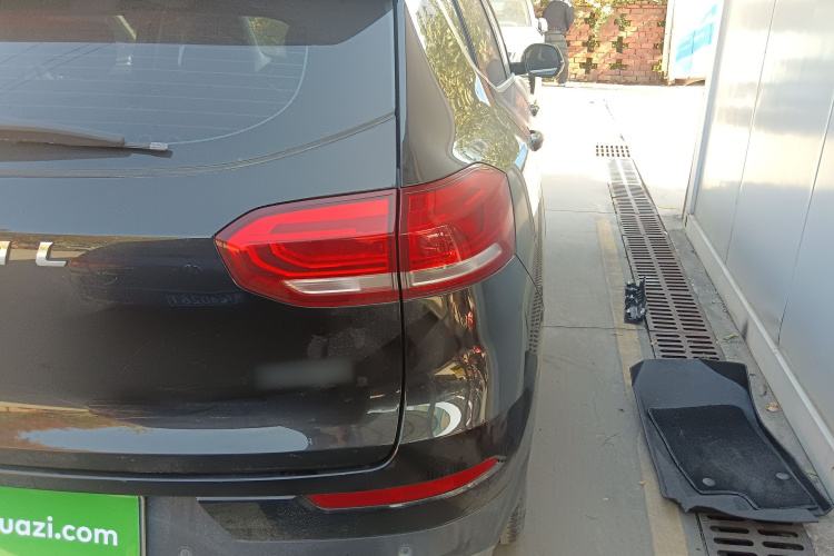 哈弗H6 2021款 1.5T 自动都市版车身外观9