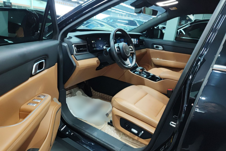 理想汽车 理想ONE 2021款 增程6座版中控内饰7003