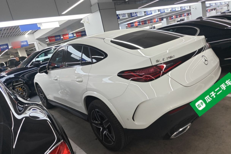 奔驰GLC轿跑 2024款 GLC 260 4MATIC 轿跑SUV车身外观4