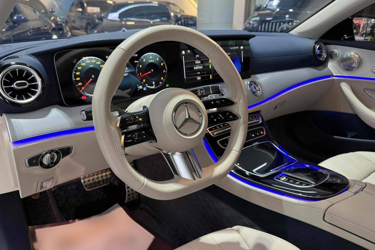 奔驰E级(进口) 2023款 E 260 轿跑车中控内饰7002