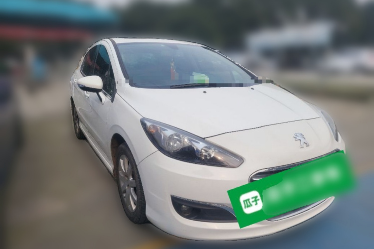 标致308 2014款 乐享版 经典 1.6L 手动风尚型车身外观3