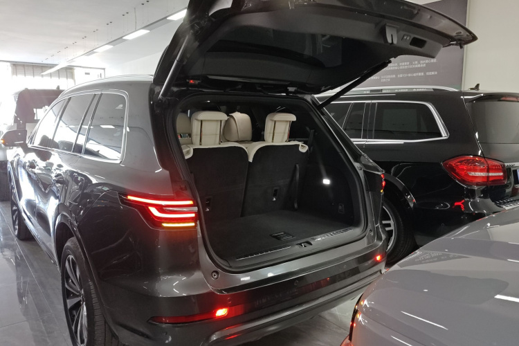 理想汽车 理想ONE 2020款 增程6座版机舱底盘23