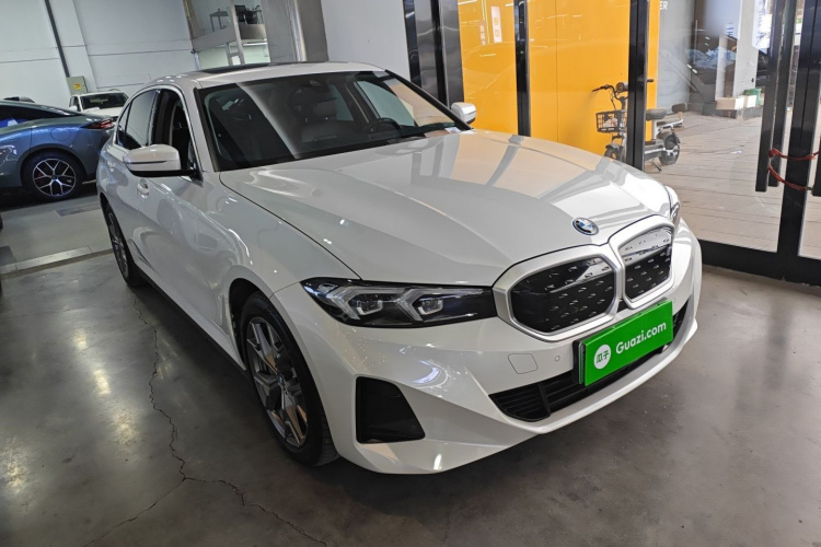 宝马i3 2022款 eDrive 35 L车身外观3